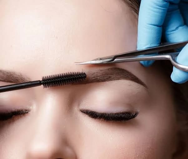 Servicio de Cejas y Pestañas