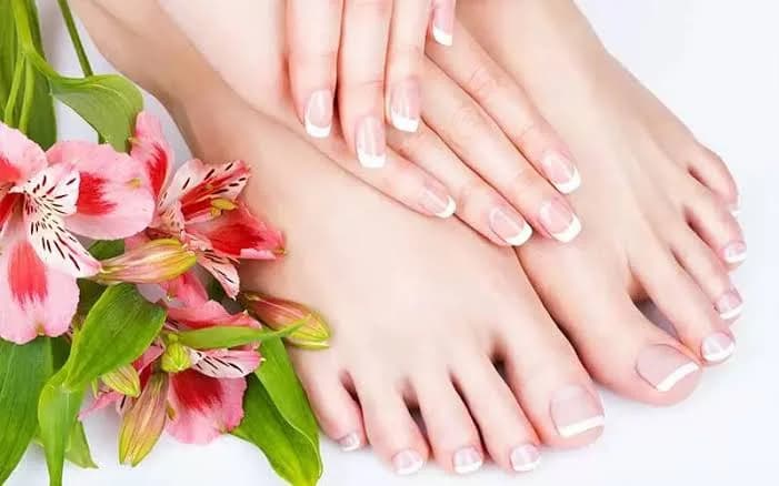 Servicio profesional de manicura